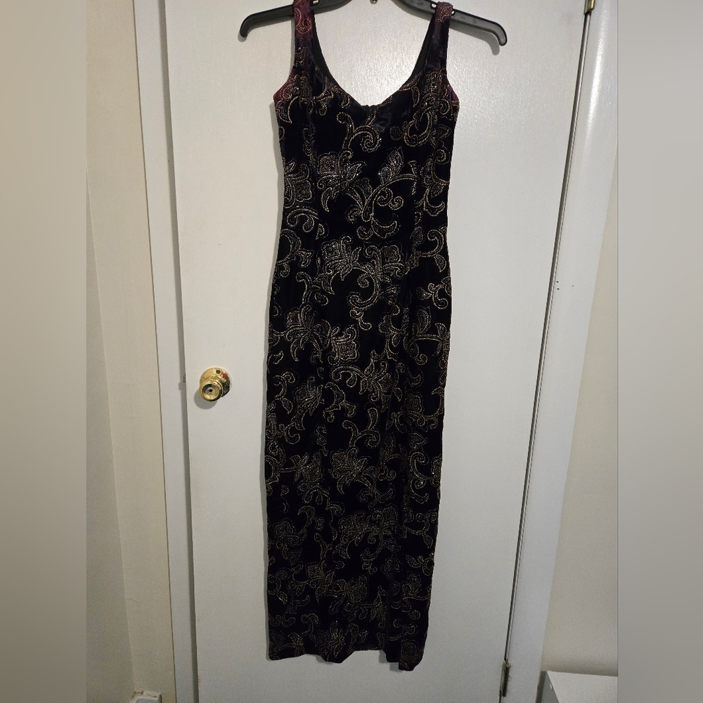 Pin-up style velvet gown